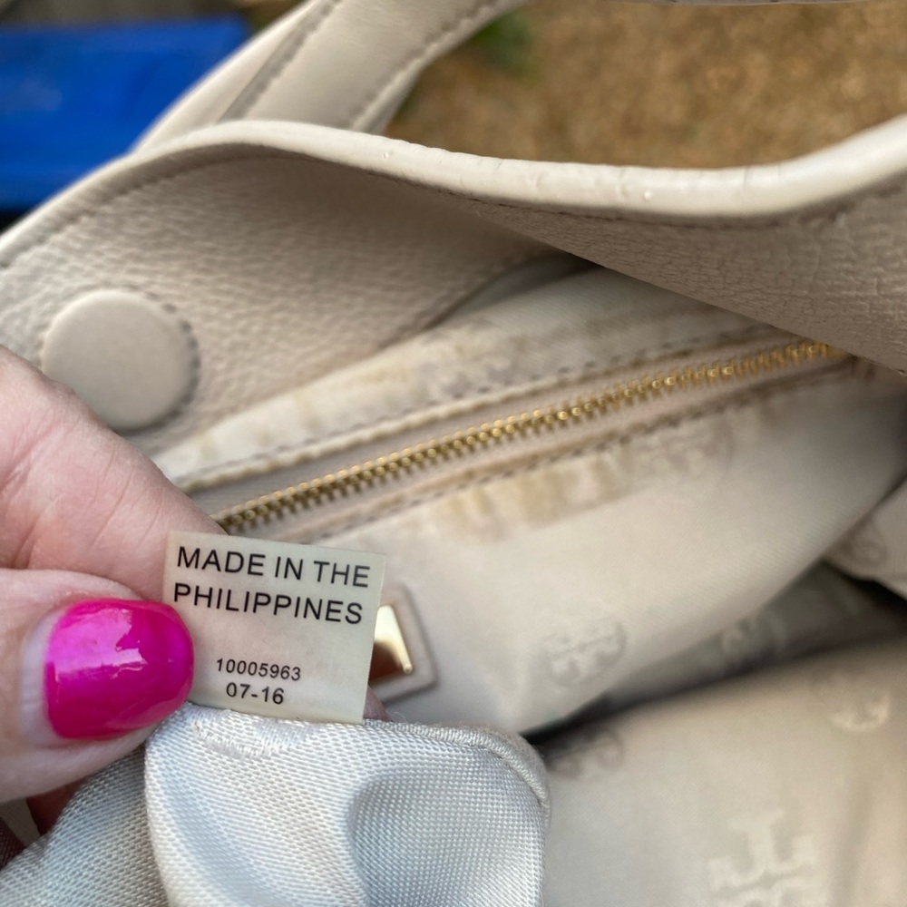 Tory Burch Ivy Pebble Leather Hobo - Picture 11 of 12